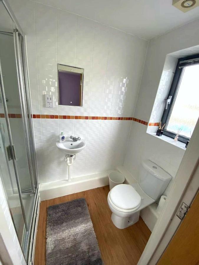 Lovely 2-Bedrooms Apartment Step To The Beach Суонзи Екстериор снимка