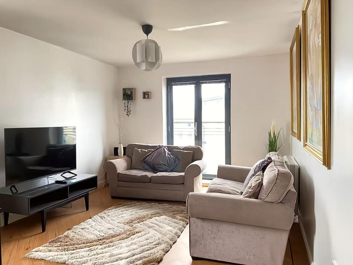 Lovely 2-Bedrooms Apartment Step To The Beach Суонзи Екстериор снимка