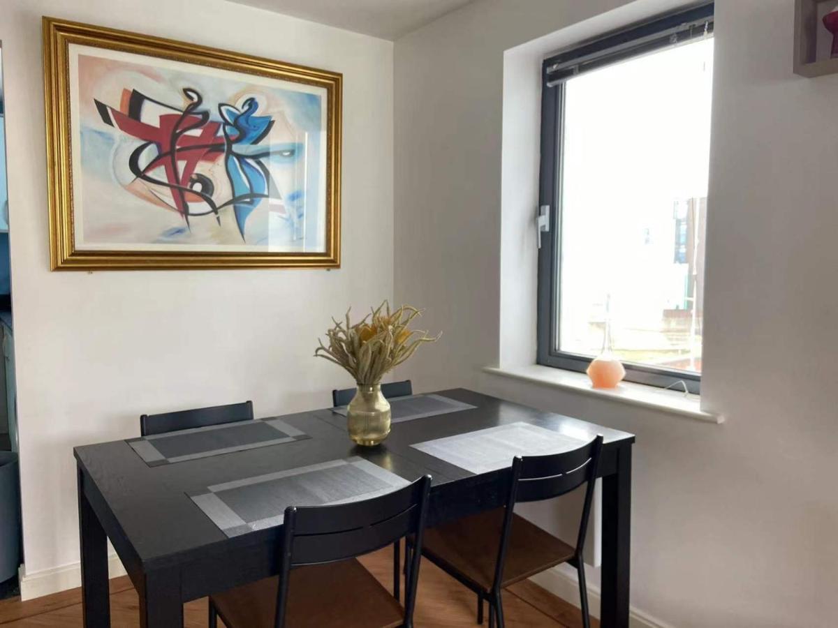Lovely 2-Bedrooms Apartment Step To The Beach Суонзи Екстериор снимка