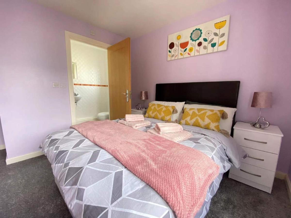 Lovely 2-Bedrooms Apartment Step To The Beach Суонзи Екстериор снимка