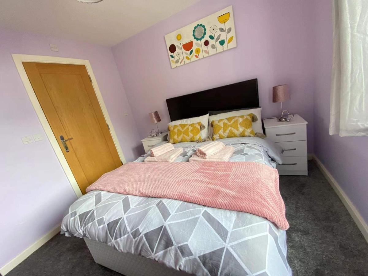 Lovely 2-Bedrooms Apartment Step To The Beach Суонзи Екстериор снимка