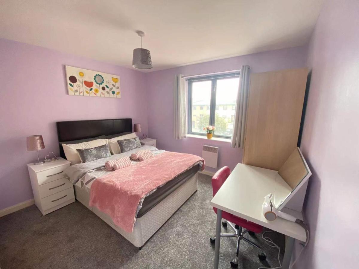 Lovely 2-Bedrooms Apartment Step To The Beach Суонзи Екстериор снимка
